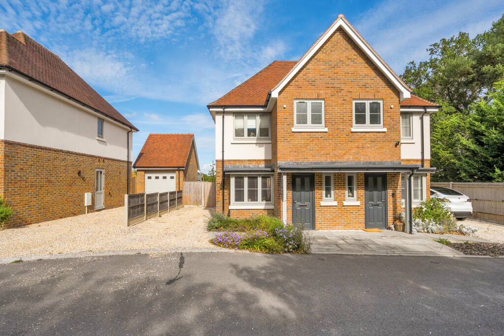 Main image of property: Meadow Way, Thatcham, RG19