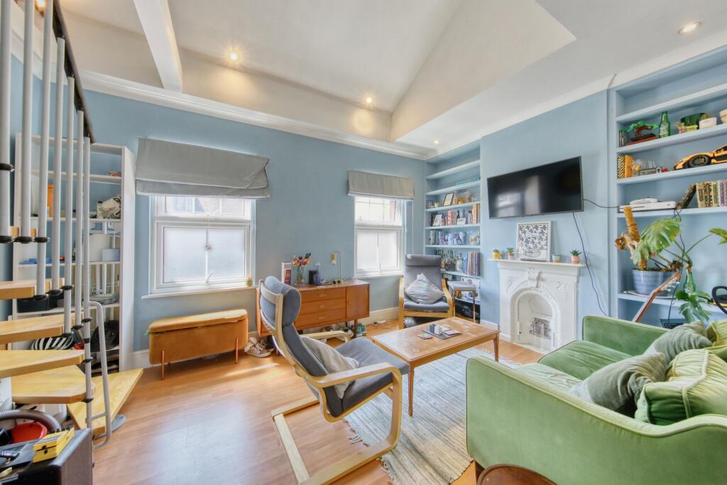 Main image of property: First Floor Flat, High Street, Hampton Wick, KT1