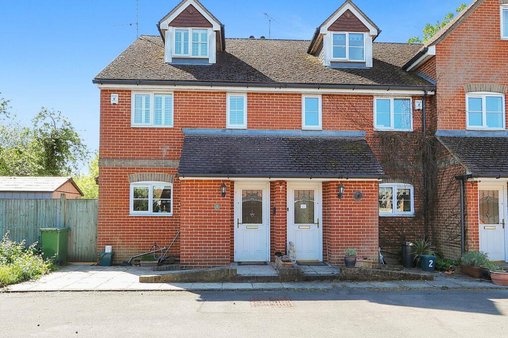 Main image of property: Horseshoe Road, Pangbourne - centre of the village, walk to shops & train to London/ Oxford
