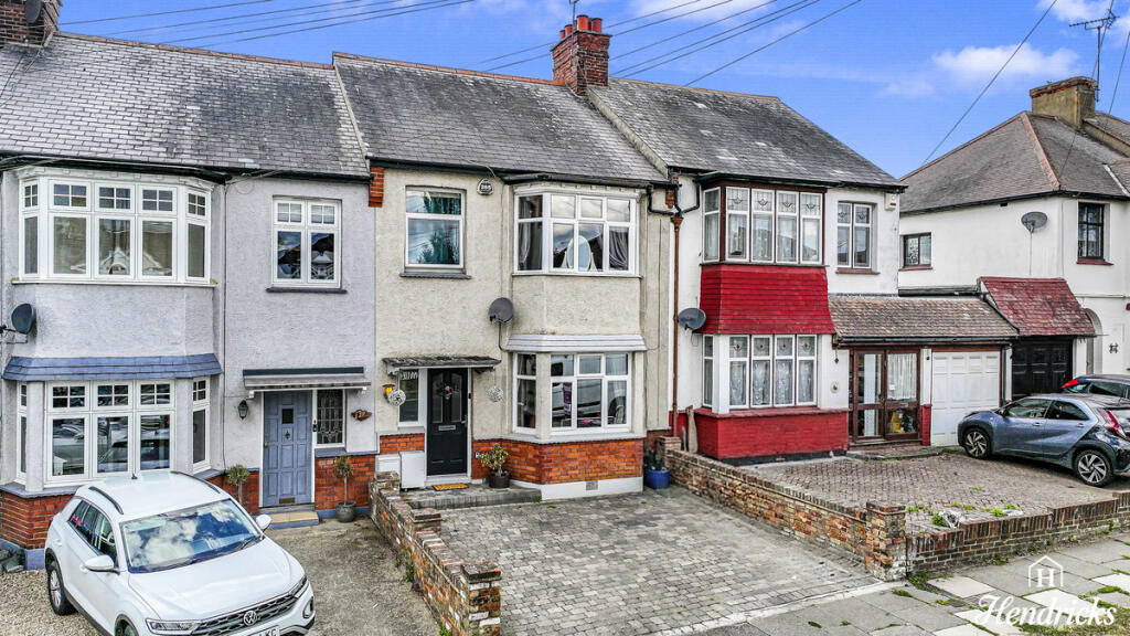 Main image of property: Elmsleigh Drive, Leigh-on-sea, SS9 3