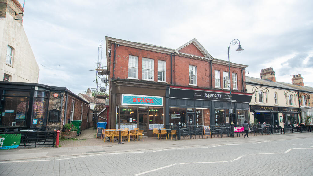 Main image of property: Flat 1, 140 Newbegin, Hornsea, East Riding Of Yorkshire