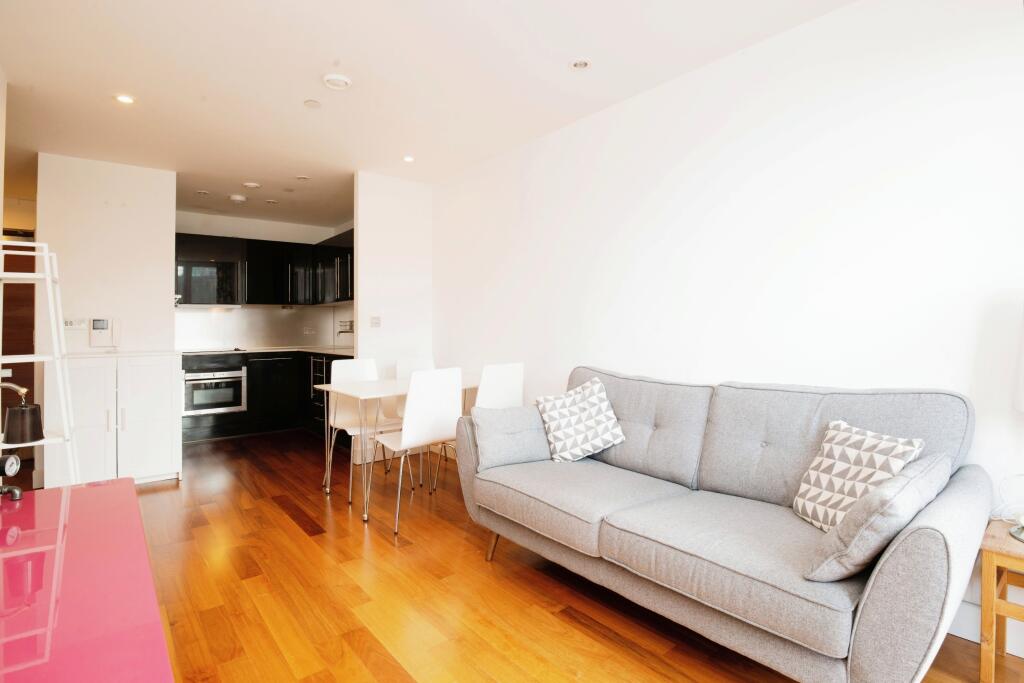 Main image of property: Hayes Apartments, Yr Aes, Caerdydd, CF10