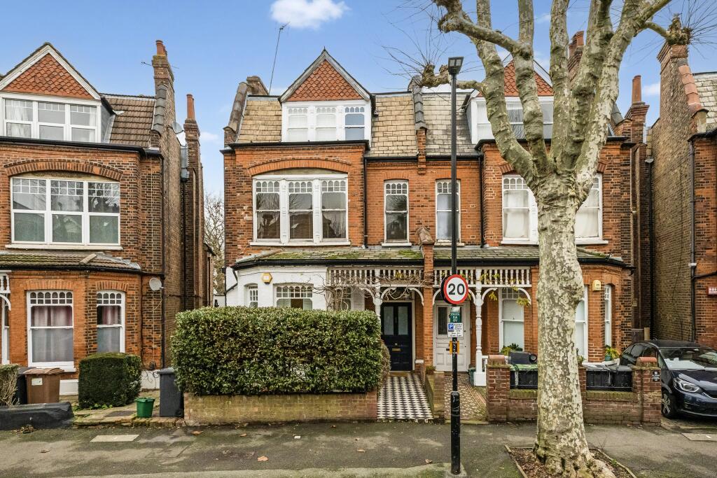 Main image of property: Kings Avenue, London, N10