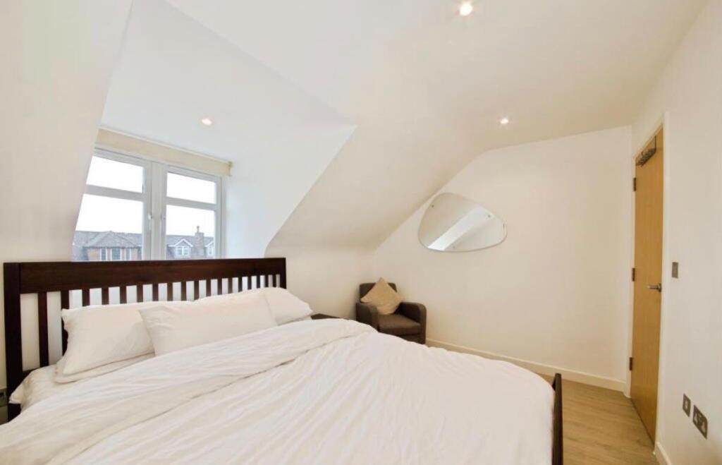 Main image of property: Oakleigh Road North, London