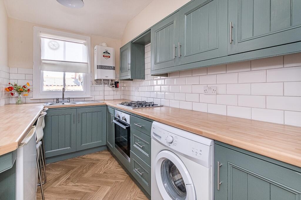 Main image of property: Tooting High Street London SW17