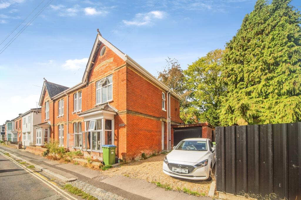 Main image of property: Brighton Road, Southampton, Hampshire, SO15
