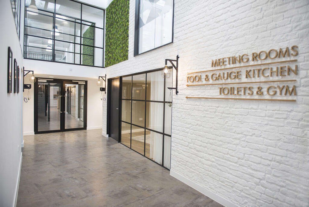 High quality finish and meeting rooms