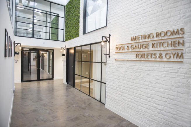 High quality finish and meeting rooms