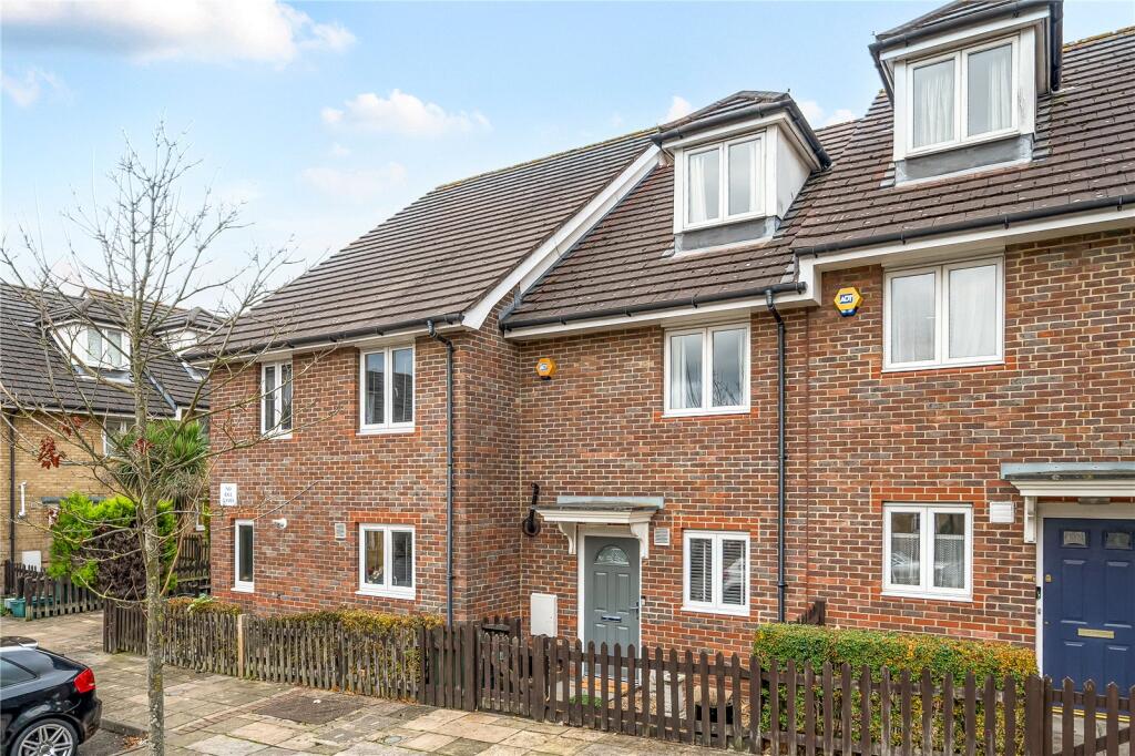 Main image of property: Robinia Close, London, SE20