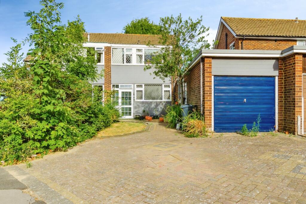 Main image of property: Glade Gardens, Shirley, Croydon, CR0