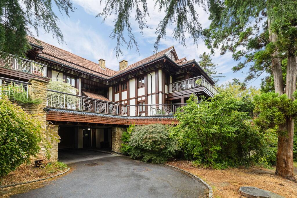 Main image of property: The Watergardens, Warren Road, Kingston upon Thames, Surrey, KT2