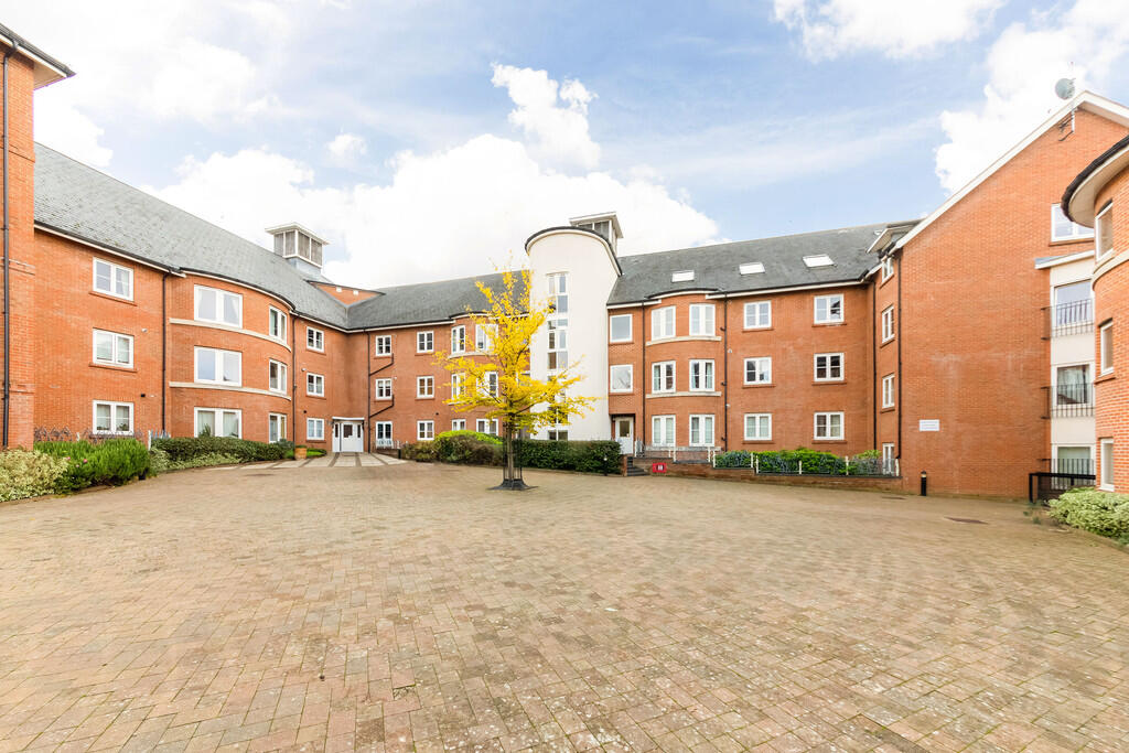 Main image of property: Abingdon Town Centre