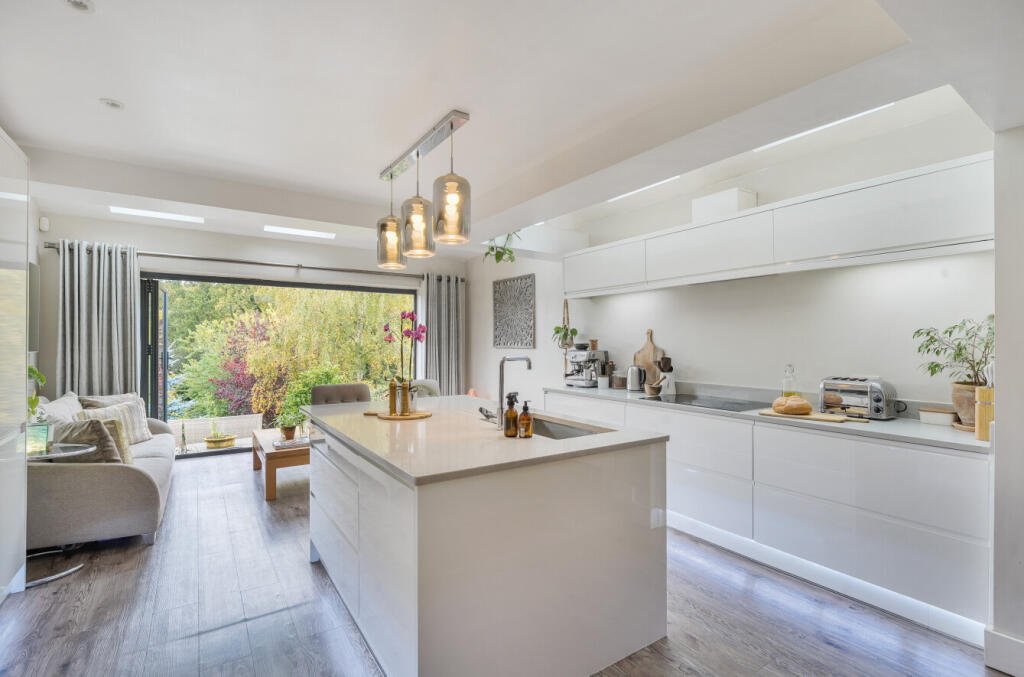 Main image of property: Glen Road, Grayshott, Hindhead, Surrey, GU26