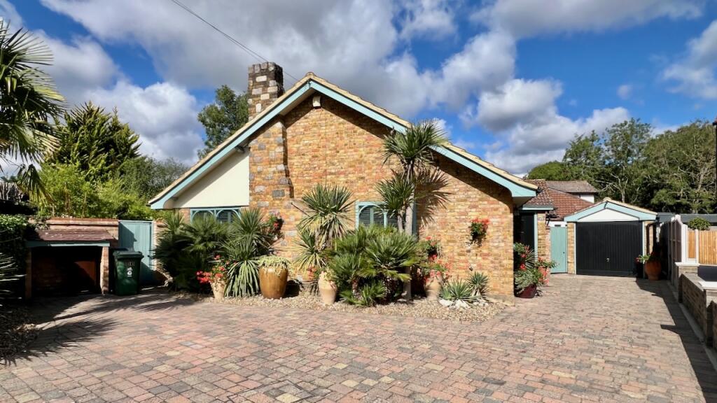 Main image of property: Oakhurst Gardens, Chingford