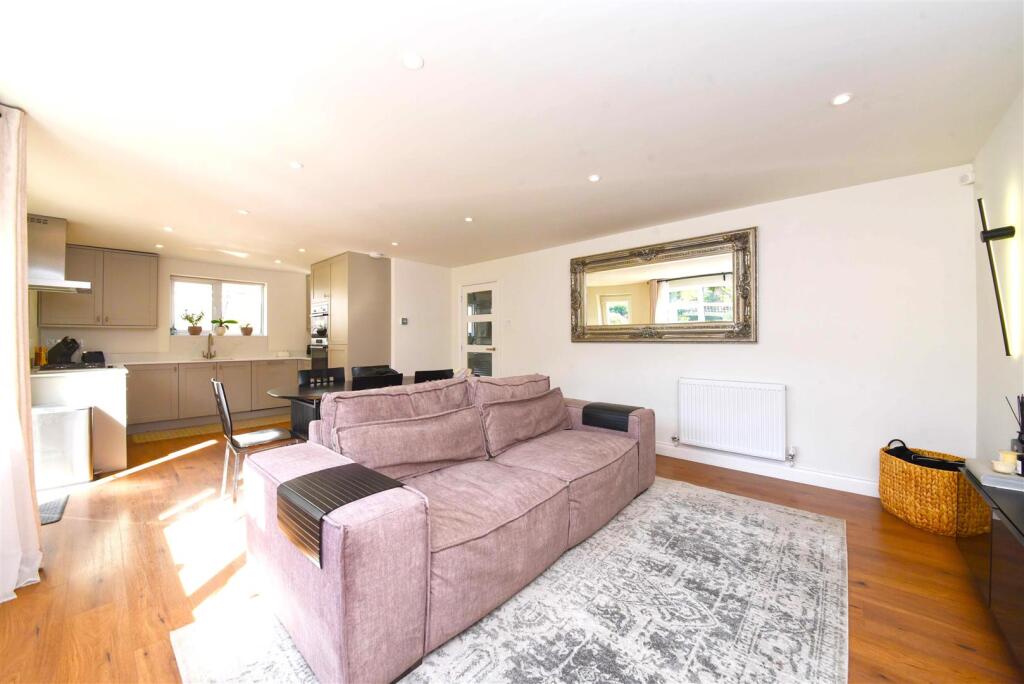 Main image of property: Lincoln Road, East Finchley, N2