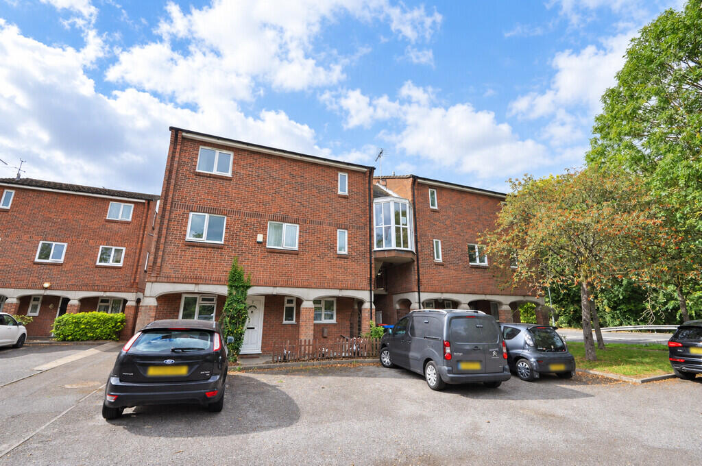 Main image of property: Eynsham Way, Basildon