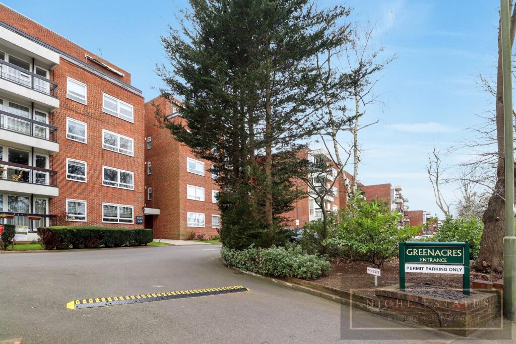 Main image of property: Hendon lane, London N3
