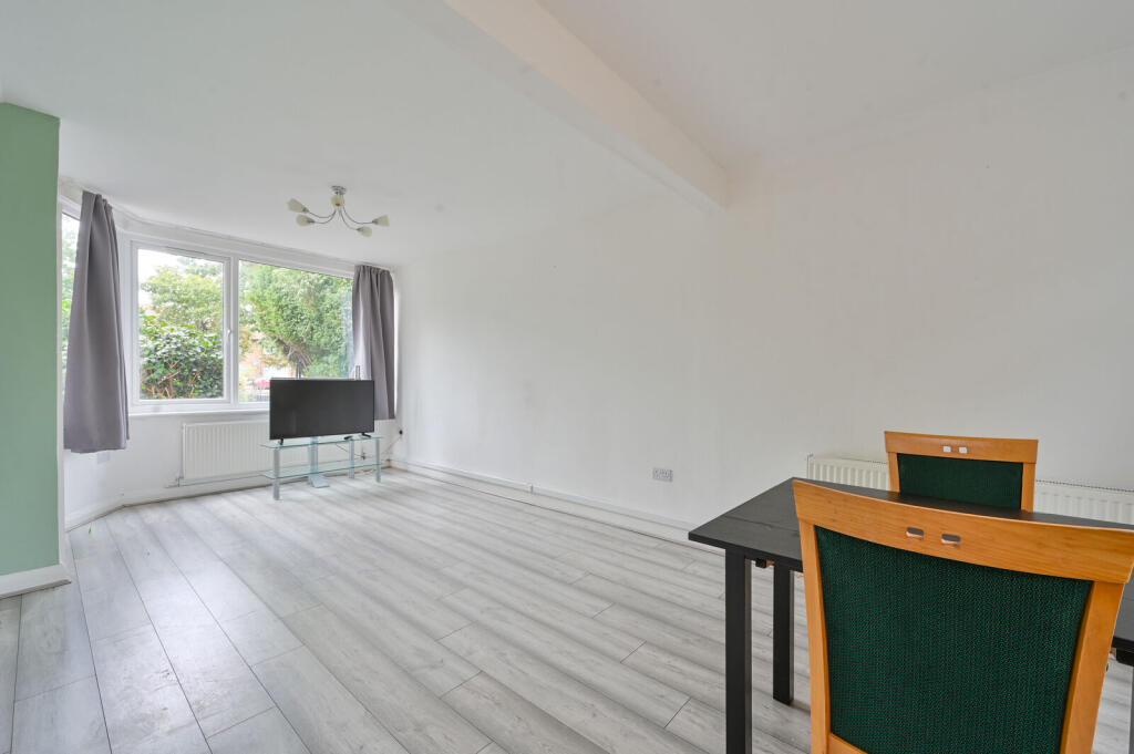 Main image of property: Uxbridge Road, Feltham, TW13 5EH, Hounslow, Feltham, TW13