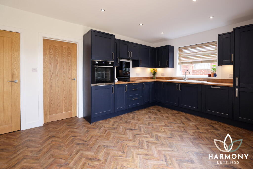 Main image of property: Holly Road, Bromsgrove, B61 8LJ