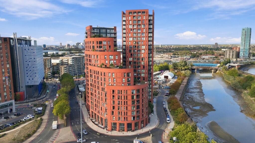 Main image of property: Silvocea Way, Avalon Point, E14
