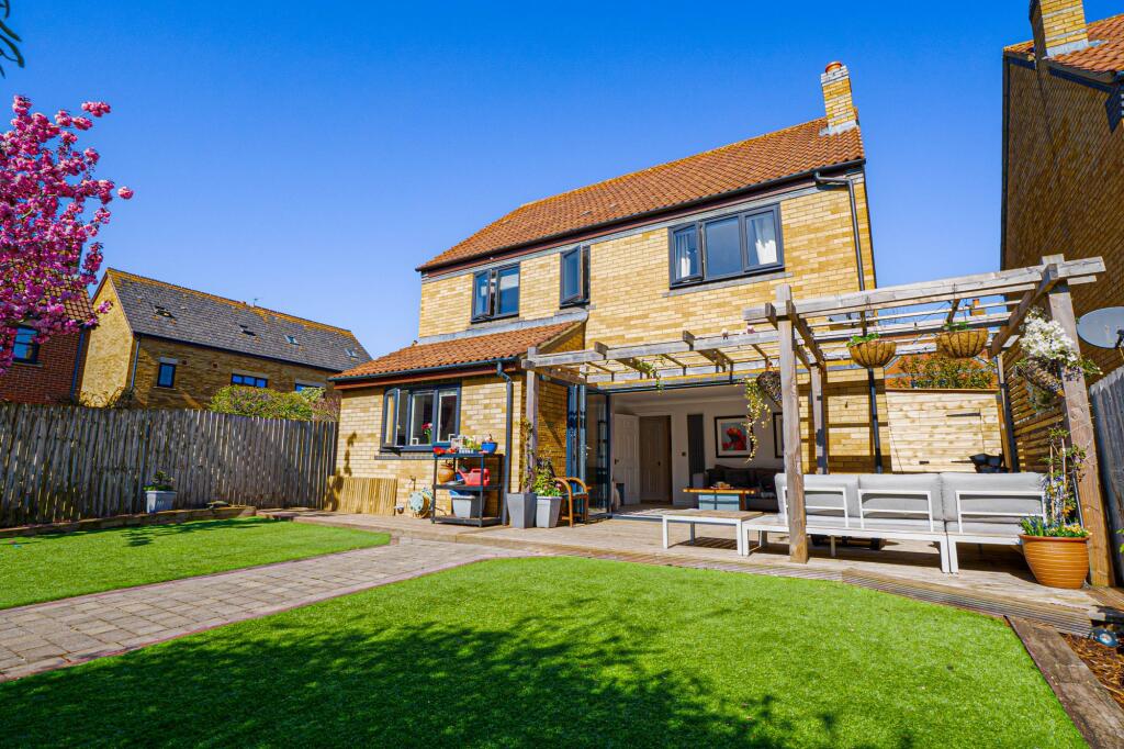 Main image of property: Gainsborough Close, Grange Farm, MK8