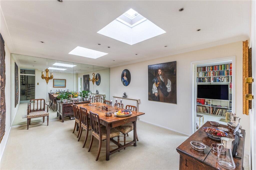 Main image of property: Shaftesbury Mews, London, W8