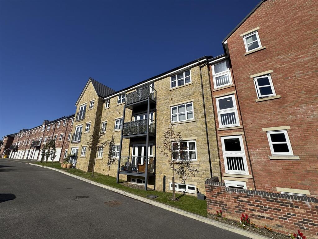 Main image of property: Manchester Road, Stocksbridge, S36