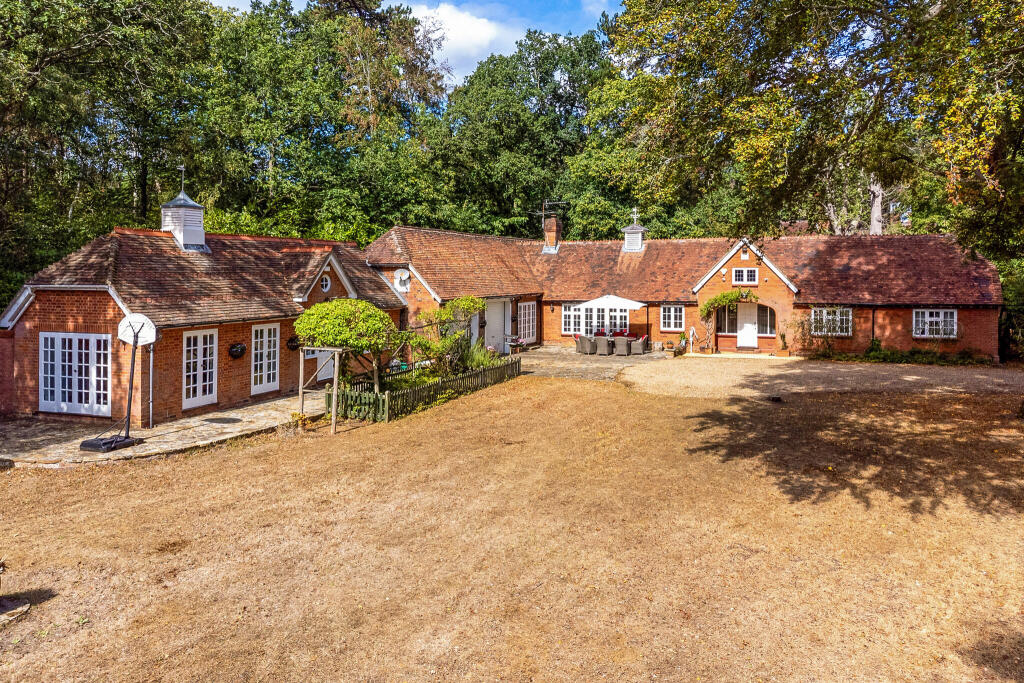 Main image of property: Chertsey Road, Windlesham, GU20