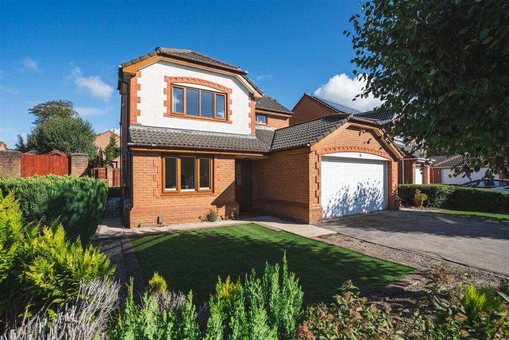 Main image of property: Woodlea Approach, Meanwood