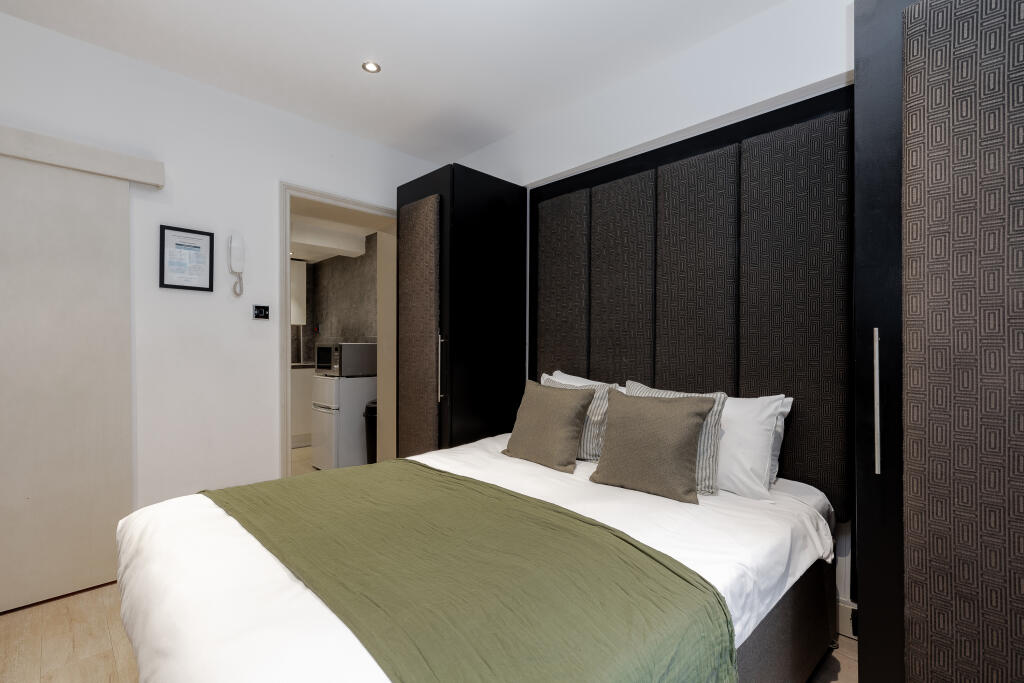 Main image of property: Queensborough Terrace, London, W2