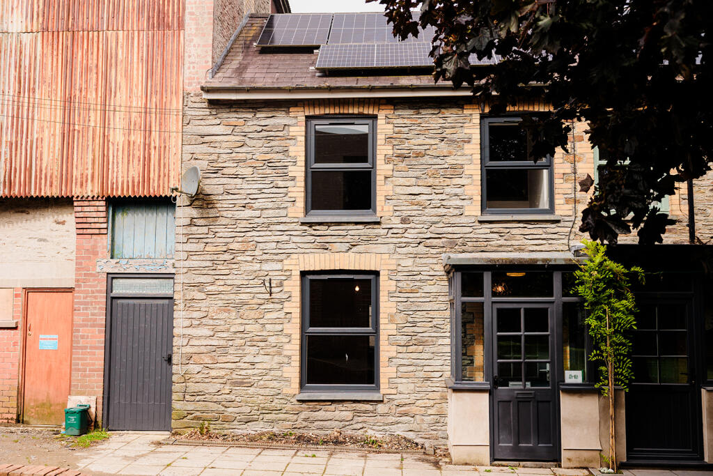 Main image of property: 1 Castle Terrace, Newcastle Emlyn