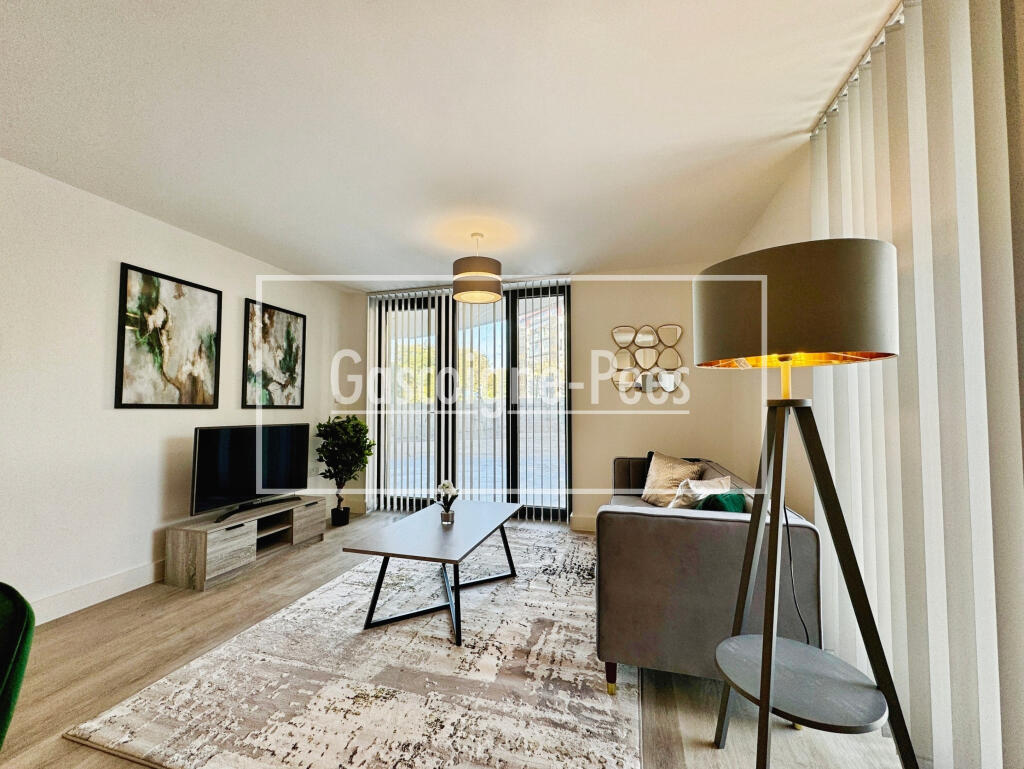 Main image of property: Farnborough, GU16