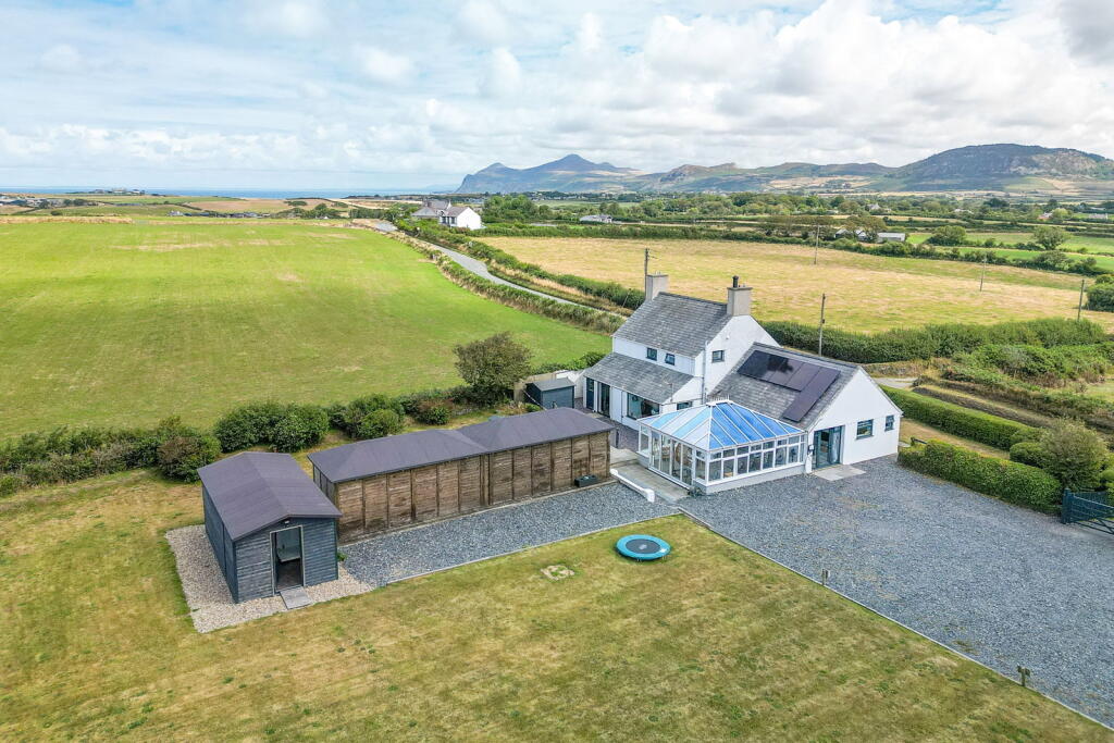 Main image of property: Edern, Morfa Nefyn LL53