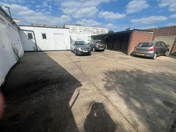 Rear of 180 Park View Road.jpg -2.jpg