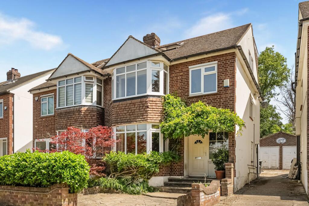 Main image of property: Epping New Road, Buckhurst Hill, IG9
