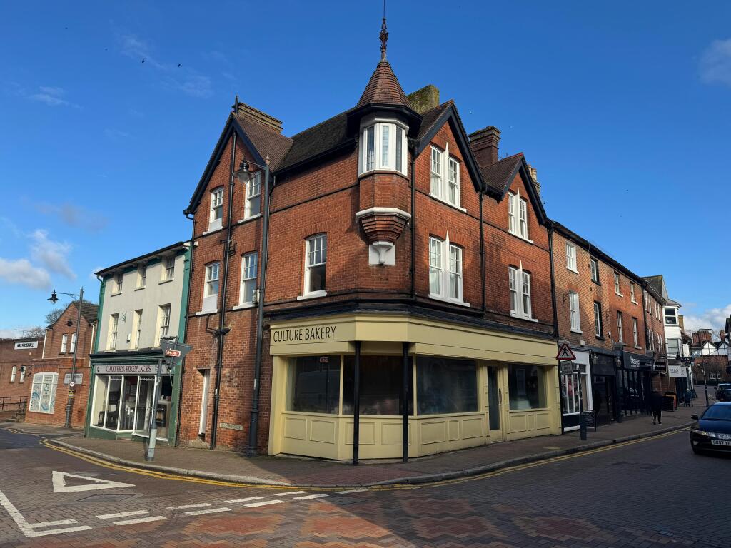 Main image of property: 27-28 High Street, Tring, HP23 5AA