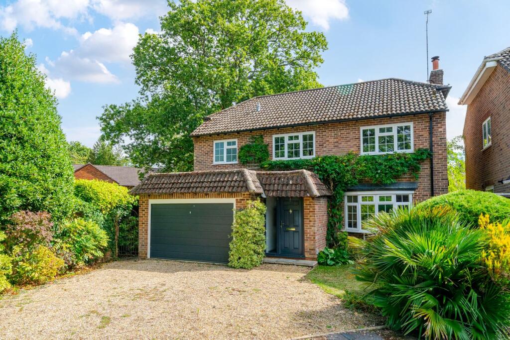 Main image of property: Rhinefield Close, Brockenhurst, SO42