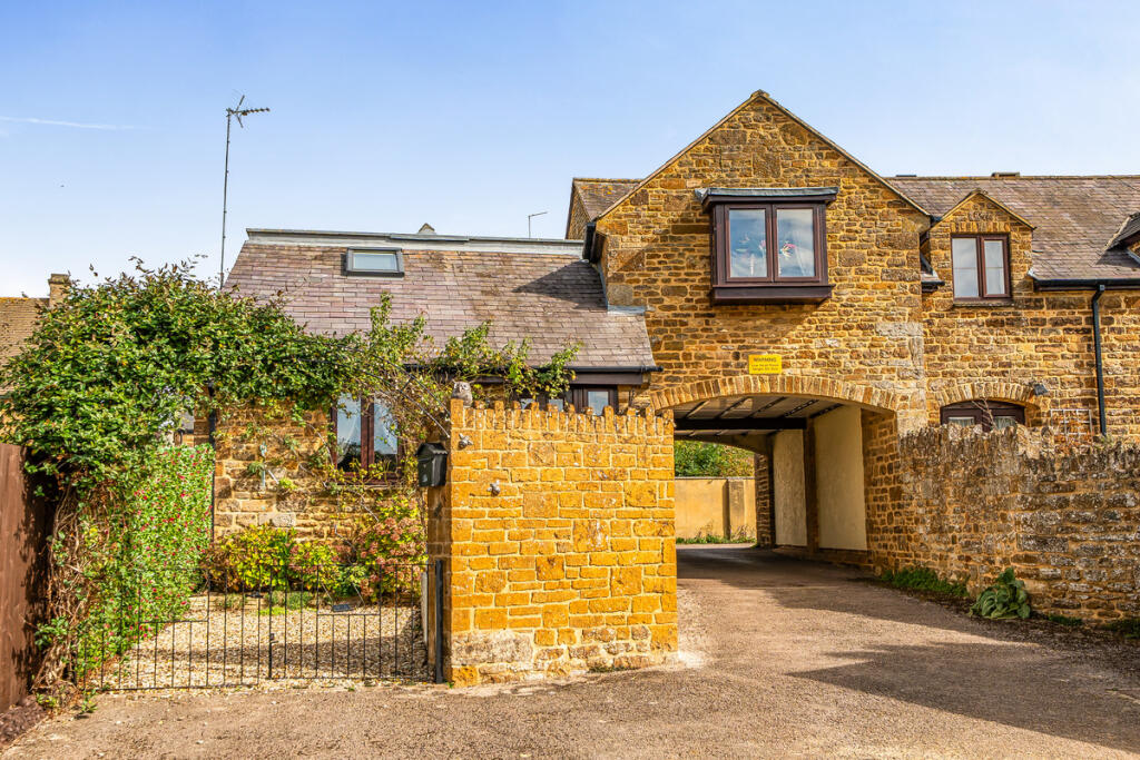 Main image of property: Home Close, Banbury, OX17 2