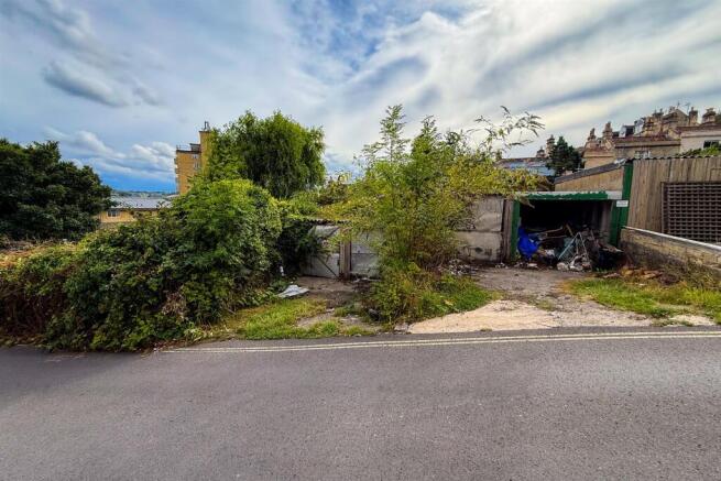 Garages & Gardens @ Bennetts Lane, Camden, Bath BA