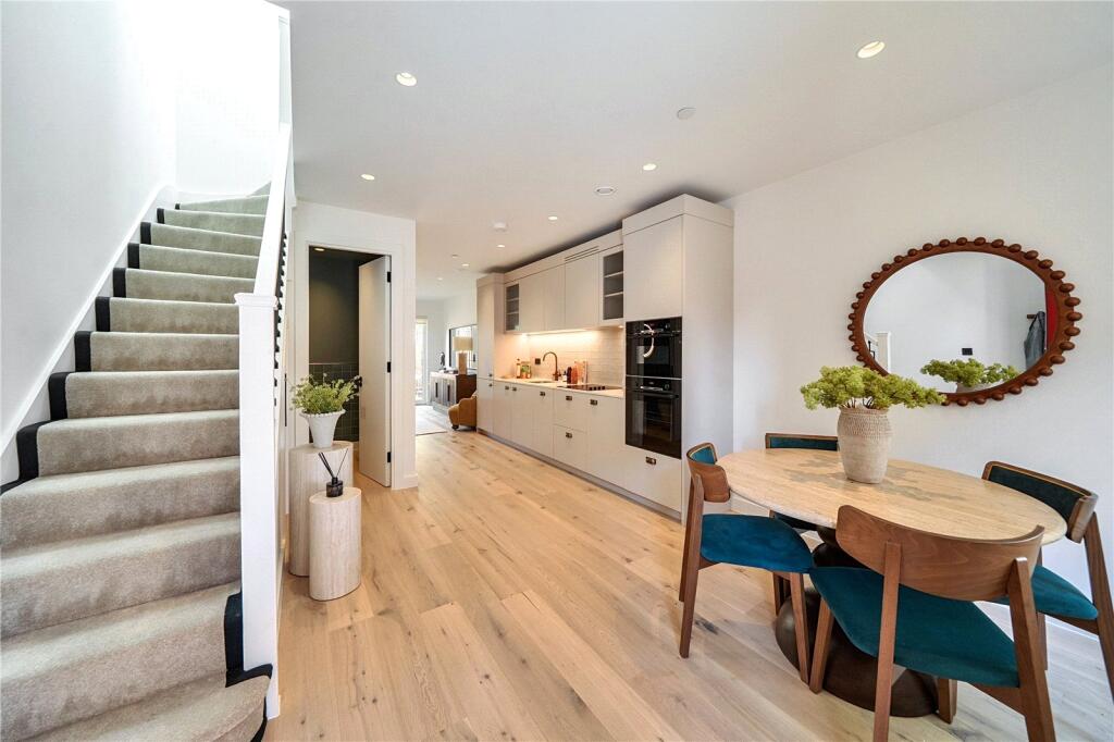 Main image of property: Oak Mews, Fortis Green, London, N2