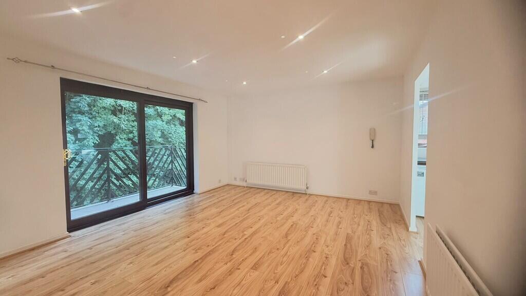 Main image of property: Whyteleafe