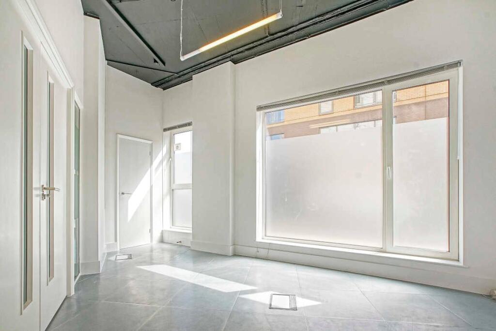 12 Tyssen Street