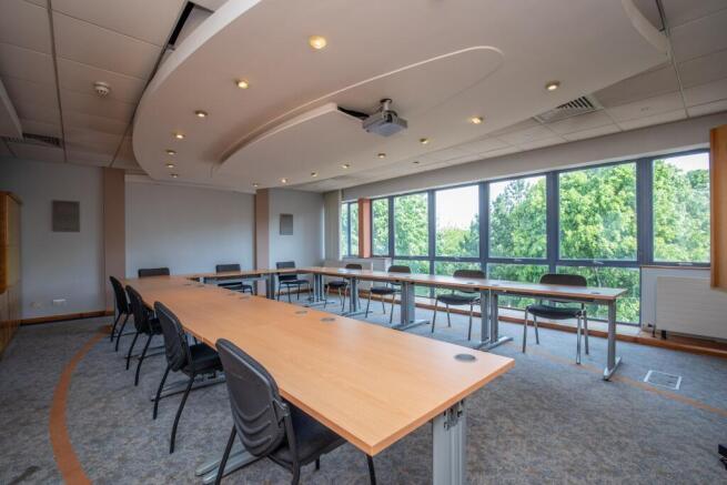 Versatile Layout with Projector