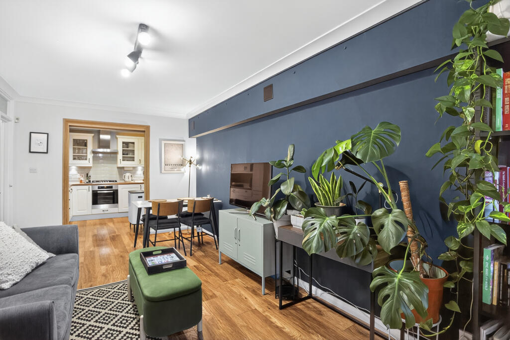 Main image of property: 35 The Avenue, Beckenham, BR3