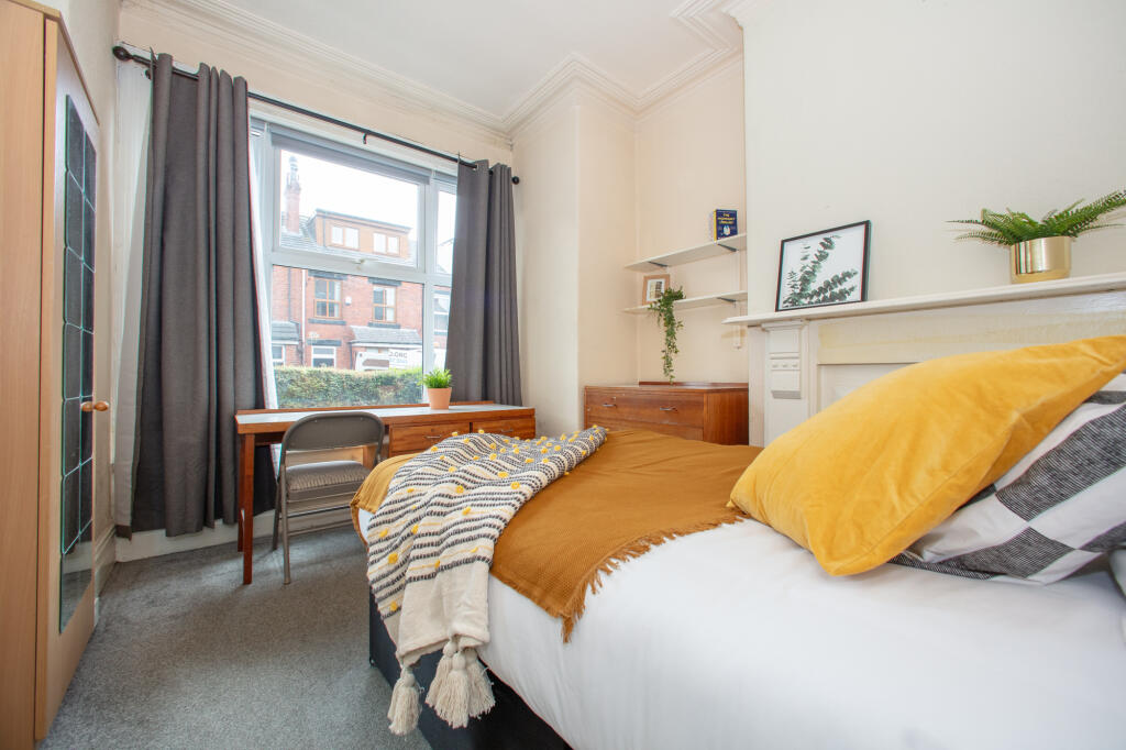 Main image of property: 54 Chestnut Avenue, Hyde Park, Leeds, LS6 1ET