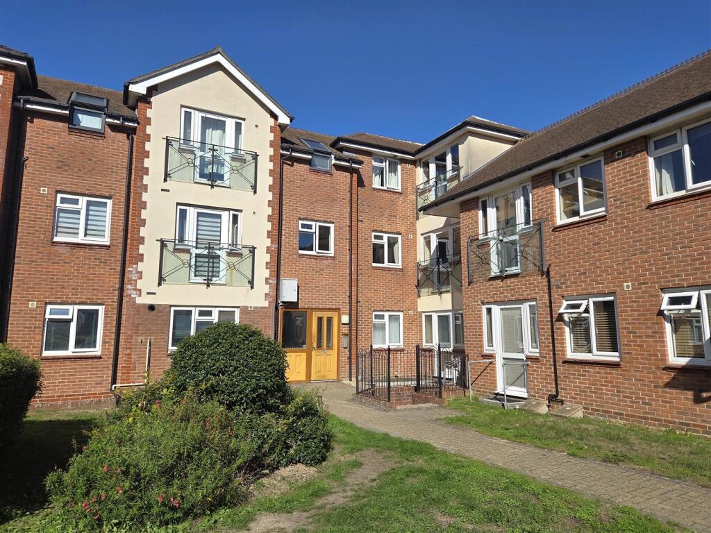 Main image of property: Botley Road, Park Gate, Southampton