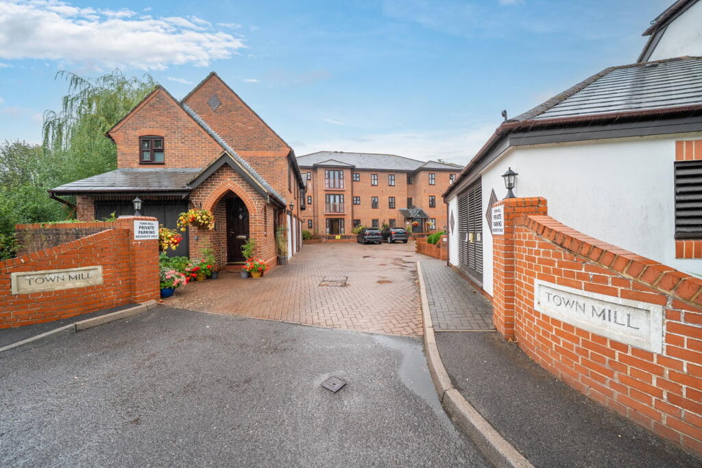 Main image of property: Overton, Basingstoke, RG25 3JE