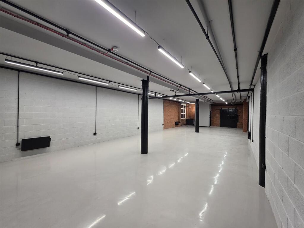 Main image of property: Newly Refurbished Ground Floor Unit, Universal Building, Devonshire Street, Manchester, M12