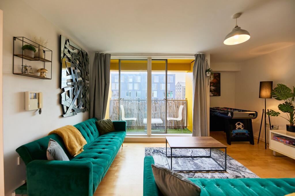 Main image of property: The Avenue, Leeds, LS9