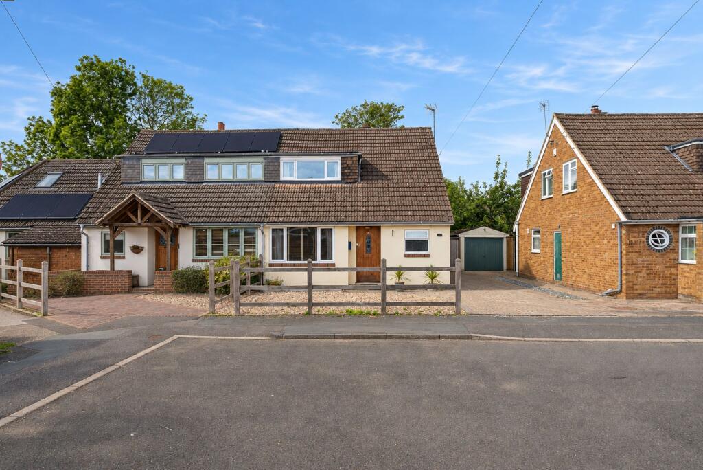 Main image of property: Five Oaks, Caddington, LU1